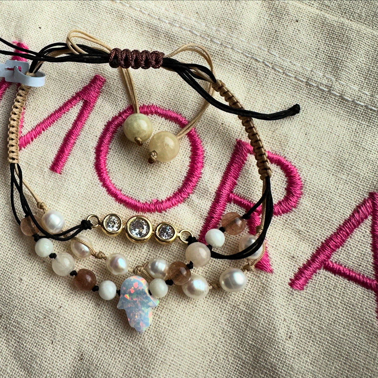 Pulsera ajustable hilo: triple fátima y oro 18k