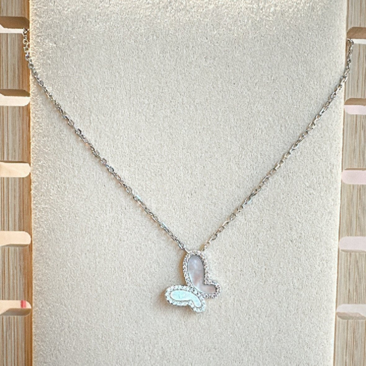 ps109 - cadena + dije mariposa nácar