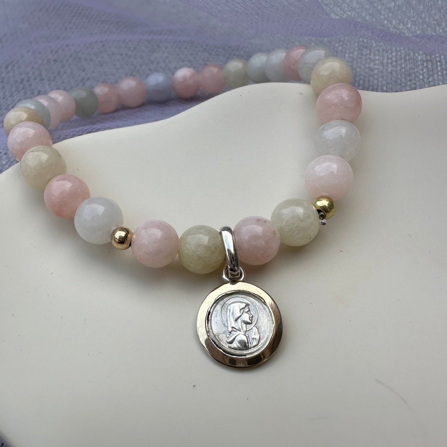 Pulsera elástica con dijes oro 18k + virgen oro double