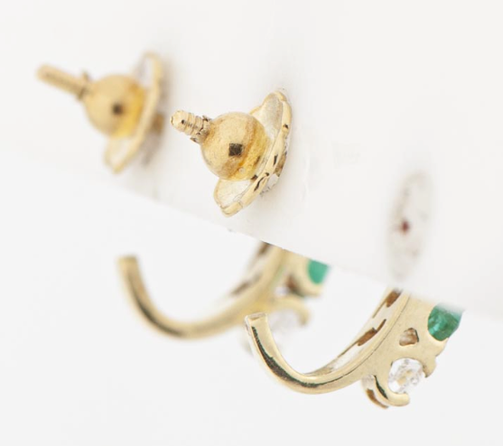 Caravana medio aro oro 18k esmeraldas y circonias.