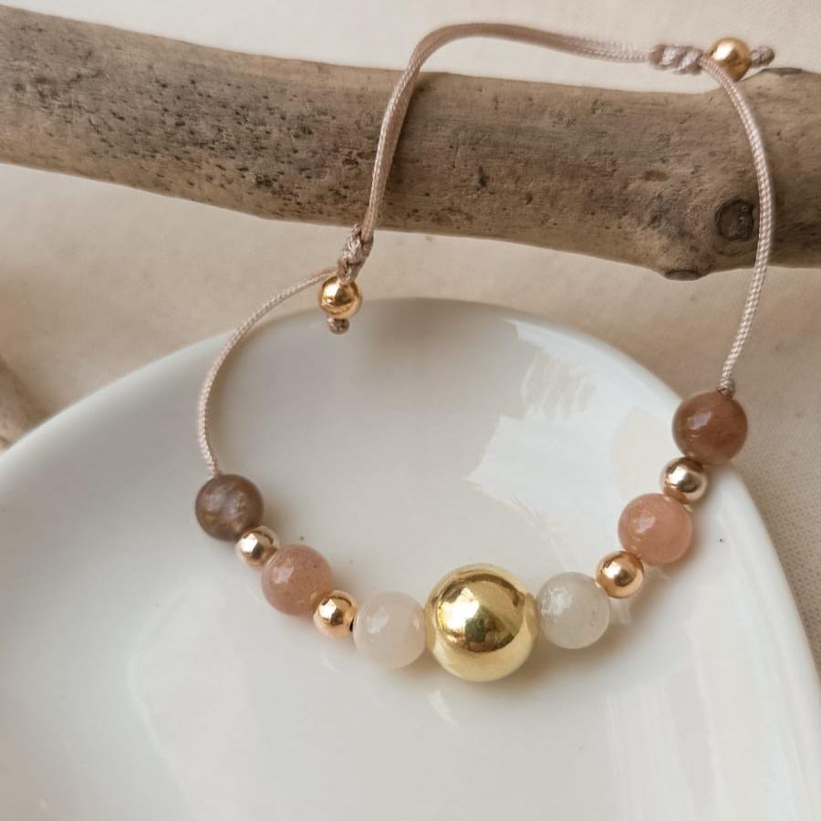 Pulsera hilo y oro 18k tonos tierra