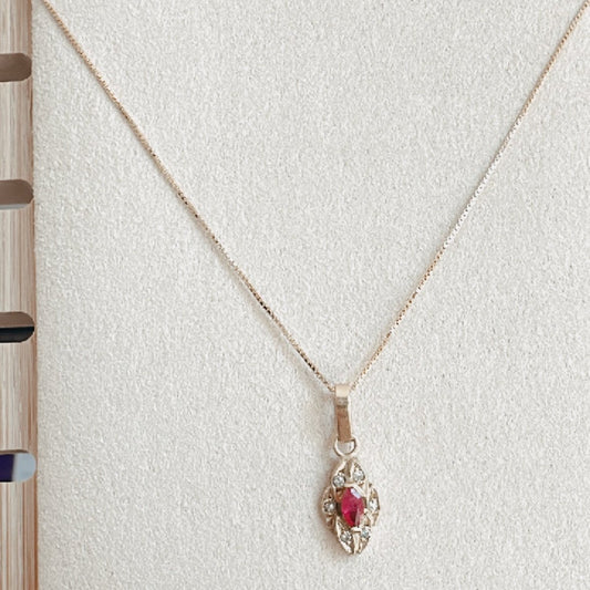 Cadena con colgante de oro 18K, rubí y brillantes