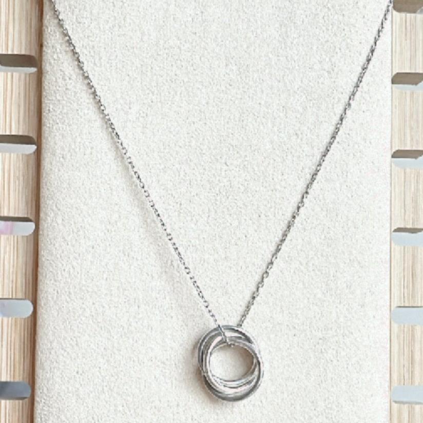 Cadena y dije trío en plata 925