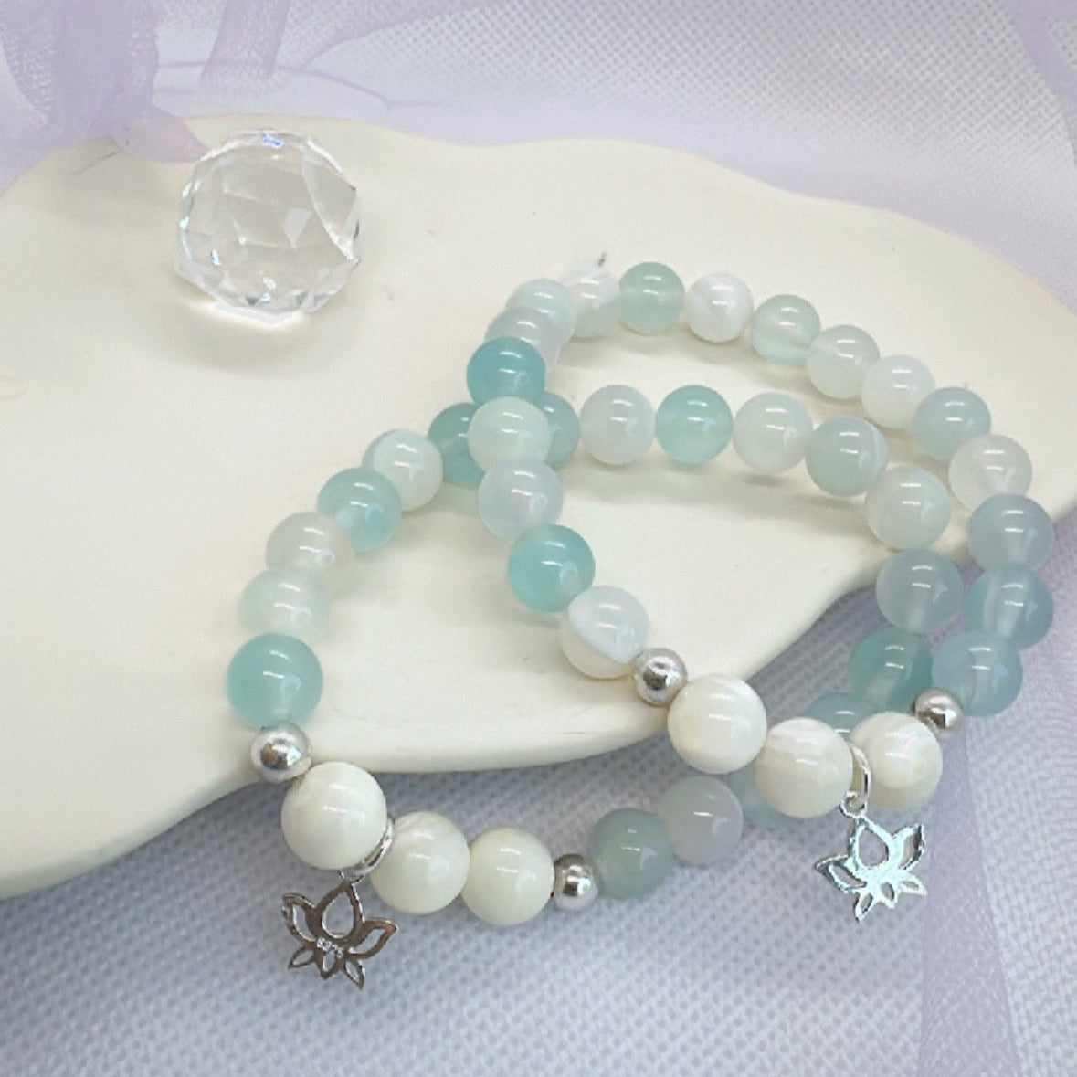 Pulsera elástica, ágata y flor de loto