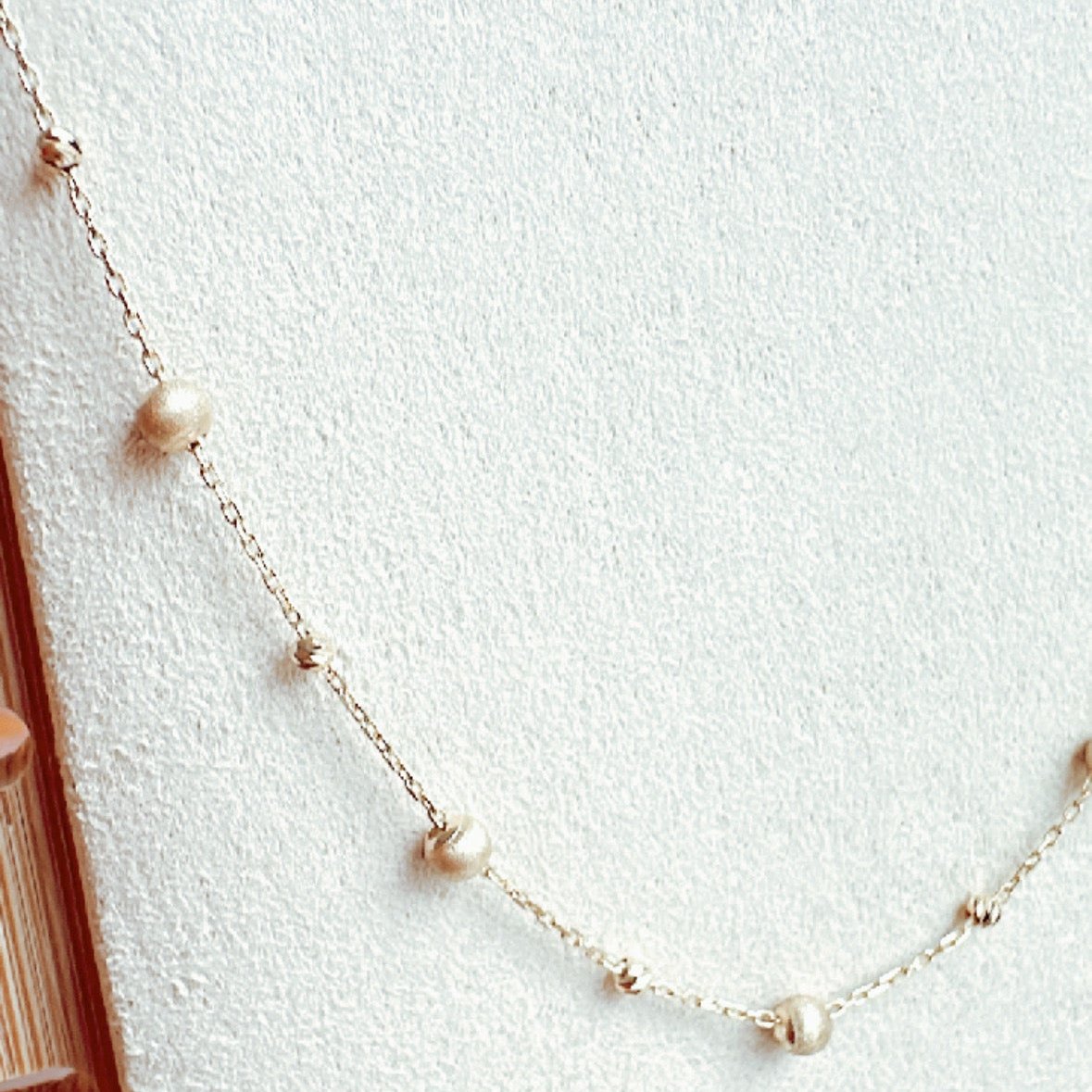 os103 Cadena oro18k con bolitas equidistantes