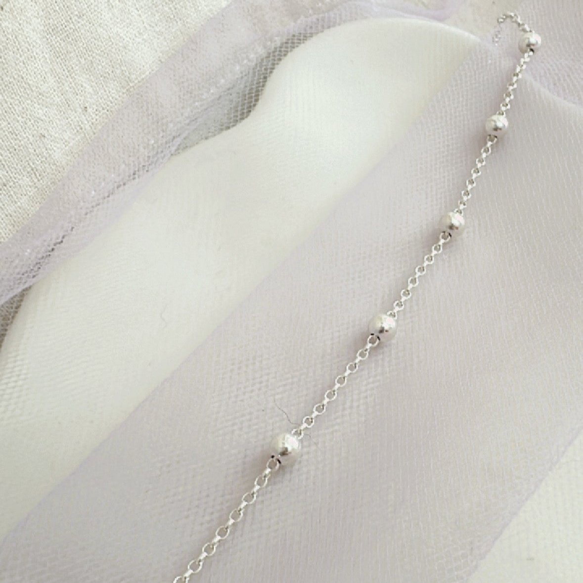 pb148 Pulsera plata con bolitas