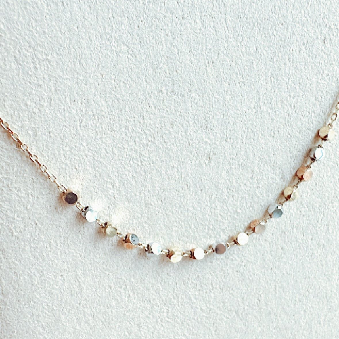 os108 Cadena oro18k con cubitos combinados