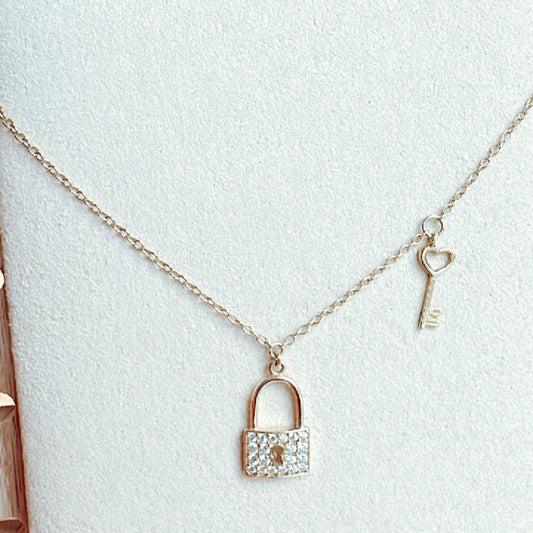 os110 Cadena oro18k con candado y llave