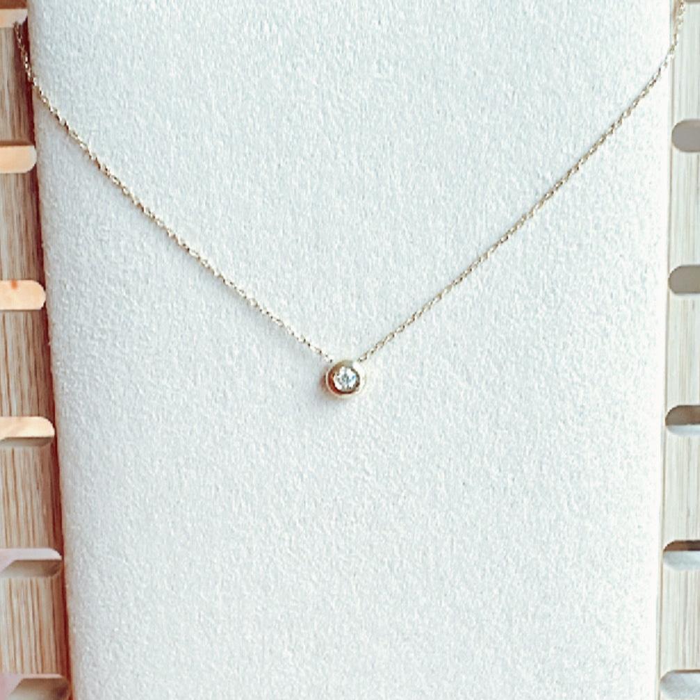 Cadena oro18k con dije punto luz