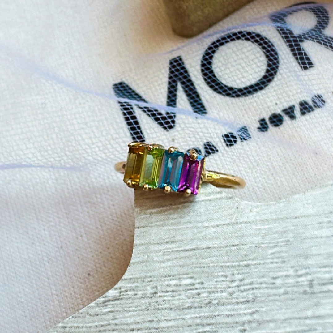 Anillo rainbow, oro 18k y piedras naturales