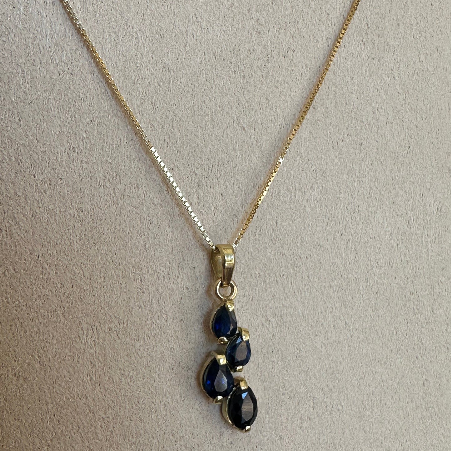 Cadena oro18k con dije zafiros