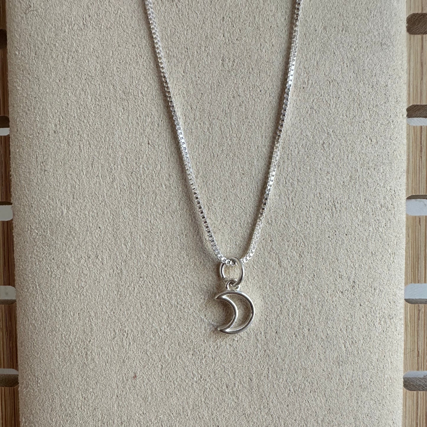 Cadena veneciana + dije luna 🌙 – Plata 925