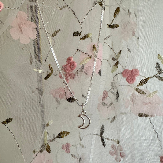 Cadena veneciana + dije luna 🌙 – Plata 925