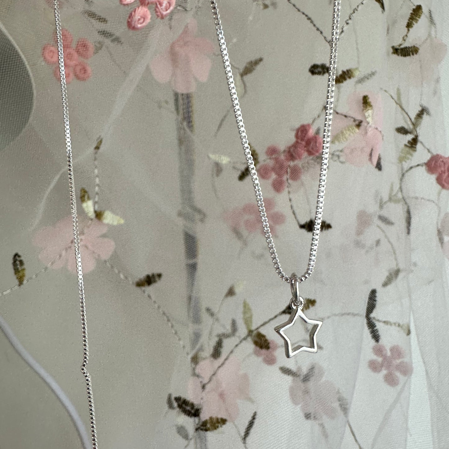 Cadena veneciana + dije estrella ⭐️ – Plata 925