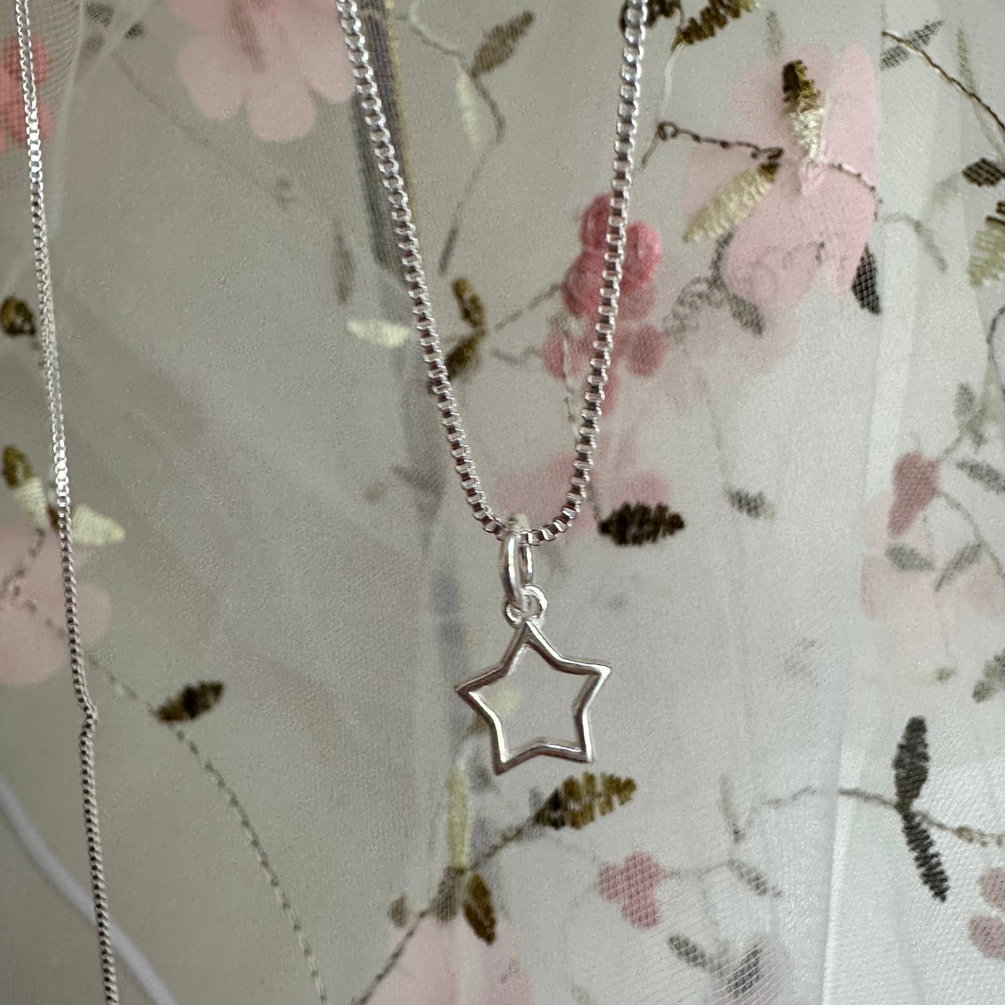 Cadena veneciana + dije estrella ⭐️ – Plata 925