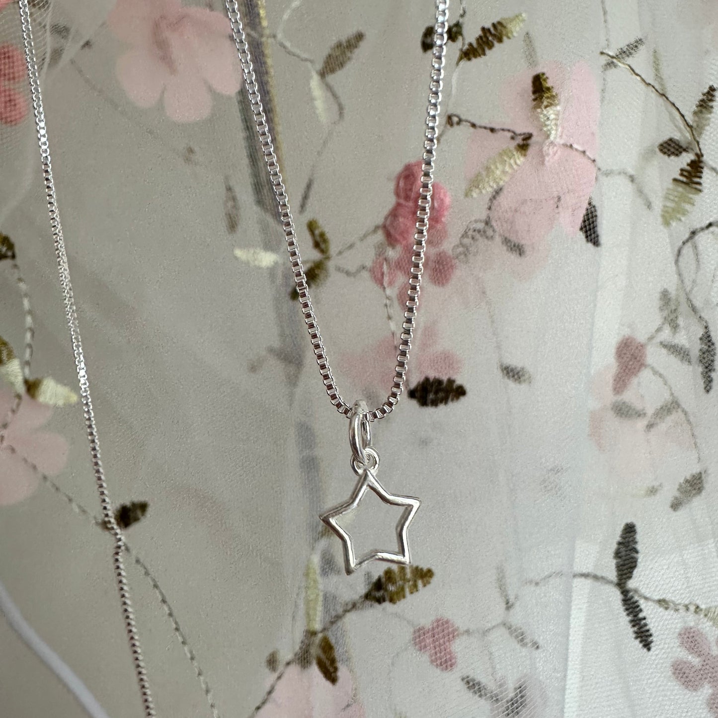 Cadena veneciana + dije estrella ⭐️ – Plata 925